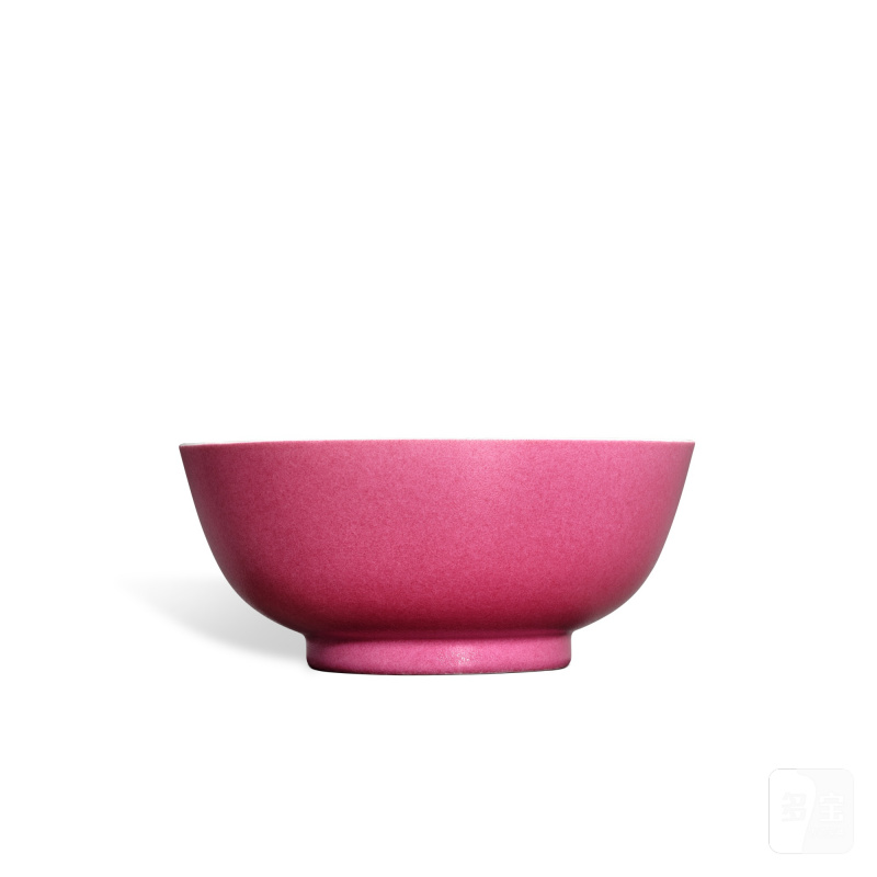 A ruby-red-glazed bowl, Qing dynasty, 18th century | 清十八世紀 胭脂紅釉盌 - 图1